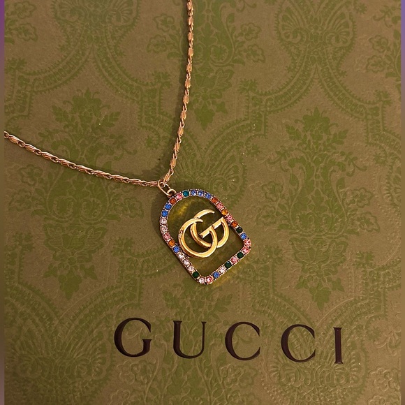 𝐆𝐔𝐂𝐂𝐈 𝐏𝐄𝐍𝐃𝐀𝐍𝐓 𝐇𝐀𝐍𝐃𝐌𝐀𝐃𝐄 𝐈𝐍𝐓𝐎 𝐍𝐄𝐂𝐊𝐋𝐀𝐂𝐄 - Picture 2 of 6